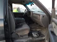 ✅ 2003 Chevrolet Silverado 2500HD LS • VIN: 1GCHK29UX3Z133797 • Lot: 43863409. Wystawiony na IAAI z przebiegiem Nie podano. Bezpłatny archiwum sprzedaży aukcyjnych z USA i szczegółowy raport historii pojazdu na DreamBid. Zdjęcie 5.