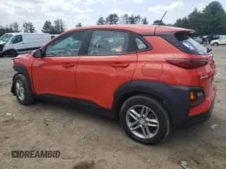 2020 Hyundai Kona SE z VIN KM8K1CAA2LU455097, wystawiony jako Copart lot #58888943 z przebiegiem 77 052 mil mil oraz . Historia ofert i sprzedaży dostępna na DreamBid. Obrazek 2.