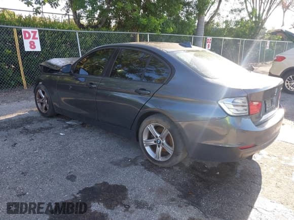 ✅ 2014 BMW 3 Series 320i • VIN: WBA3B1G53ENT00296 • Лот: 42804918. Опубликован ранее на IAAI с пробегом 152 043 миль. Бесплатный доступ к архиву аукционных продаж из США и подробный отчёт об истории автомобиля на DreamBid. Изображение 3.