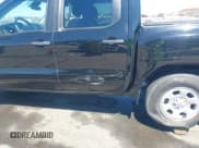 ✅ 2022 Nissan Frontier SV • VIN: 1N6ED1EJXNN604941 • Lot: 42995194. Wystawiony na IAAI z przebiegiem 37 289 mil. Bezpłatny archiwum sprzedaży aukcyjnych z USA i szczegółowy raport historii pojazdu na DreamBid. Zdjęcie 18.