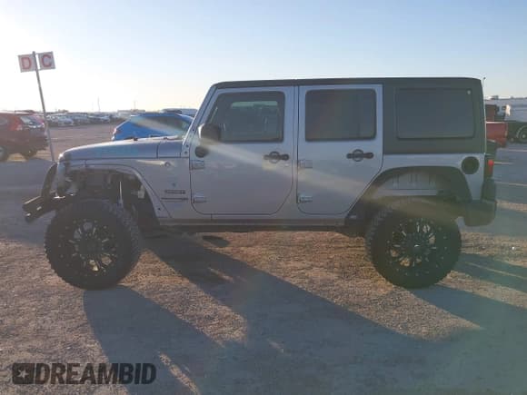 ✅ 2018 Jeep Wrangler Unlimited Sport S • VIN: 1C4BJWDG9JL883063 • Lot: 43544475. Listed on IAAI with 145,849 mi. Free auction sales archive from the USA and detailed vehicle history report at DreamBid. Image 14.