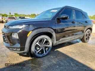 ✅ 2021 Chevrolet TrailBlazer RS • VIN: KL79MTSLXMB057219 • Лот: 90423445. Опубликован ранее на Copart с пробегом Не указан. Бесплатный доступ к архиву аукционных продаж из США и подробный отчёт об истории автомобиля на DreamBid. Изображение 1.