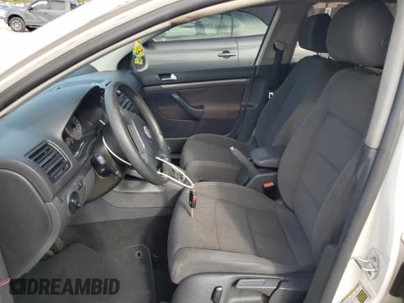 ✅ 2007 Volkswagen Rabbit • VIN: WVWCR71K47W062715 • Lot: 74681134. Wystawiony na Copart z przebiegiem 160 013 mil. Bezpłatny archiwum sprzedaży aukcyjnych z USA i szczegółowy raport historii pojazdu na DreamBid. Zdjęcie 7.