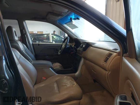 ✅ 2004 Honda Pilot EX • VIN: 5FNYF18674B005347 • Lot: 42734329. Listed on IAAI with 225,740 mi. Free auction sales archive from the USA and detailed vehicle history report at DreamBid. Image 5.