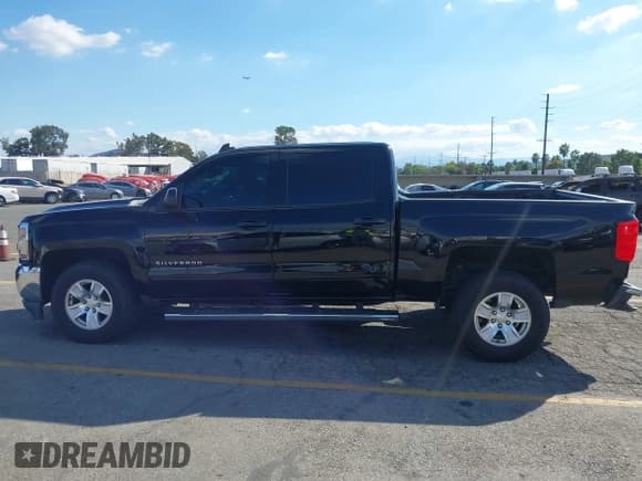 ✅ 2018 Chevrolet Silverado 1500 LT • VIN: 3GCPCREC9JG613213 • Lot: 43462577. Wystawiony na IAAI z przebiegiem 63 389 mil. Bezpłatny archiwum sprzedaży aukcyjnych z USA i szczegółowy raport historii pojazdu na DreamBid. Zdjęcie 14.