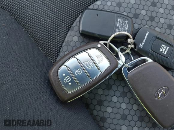 ✅ 2019 Hyundai Ioniq Blue • VIN: KMHC65LC8KU119579 • Lot: 41617117. Wystawiony na IAAI z przebiegiem 63 796 mil. Bezpłatny archiwum sprzedaży aukcyjnych z USA i szczegółowy raport historii pojazdu na DreamBid. Zdjęcie 11.