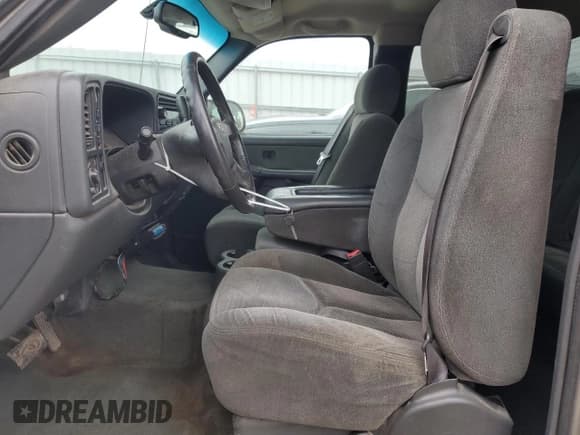 ✅ 2003 Chevrolet Silverado 2500HD LS • VIN: 1GCHK29U43E104044 • Lot: 84215684. Wystawiony na Copart z przebiegiem Nie podano. Bezpłatny archiwum sprzedaży aukcyjnych z USA i szczegółowy raport historii pojazdu na DreamBid. Zdjęcie 7.