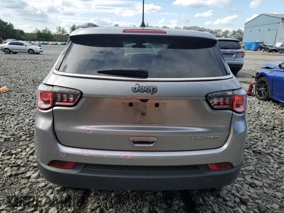 ✅ 2019 Jeep Compass Limited • VIN: 3C4NJCCB3KT675994 • Lot: 81872945. Wystawiony na Copart z przebiegiem 100 522 mil. Bezpłatny archiwum sprzedaży aukcyjnych z USA i szczegółowy raport historii pojazdu na DreamBid. Zdjęcie 6.