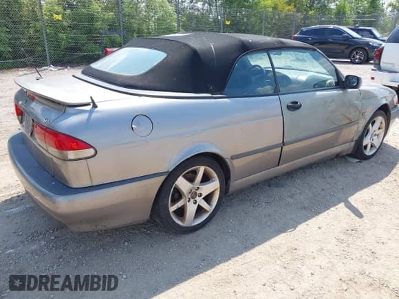 ✅ 2003 Saab 9-3 SE • VIN: YS3DF78K837006633 • Lot: 42936181. Wystawiony na IAAI z przebiegiem 290 684 mil. Bezpłatny archiwum sprzedaży aukcyjnych z USA i szczegółowy raport historii pojazdu na DreamBid. Zdjęcie 4.