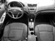 2017 Hyundai Accent SE z VIN KMHCT5AE5HU339302, wystawiony jako Copart lot #89654245 z przebiegiem 244 249 mil mil oraz Szkoda całkowita • Salvage title. Historia ofert i sprzedaży dostępna na DreamBid. Obrazek 8.