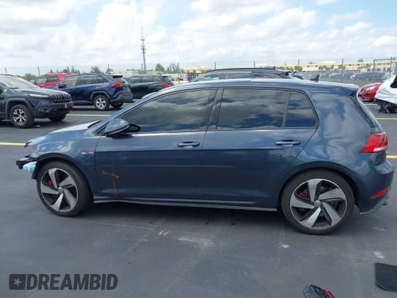 ✅ 2018 Volkswagen Golf GTI S • VIN: 3VW447AUXJM263625 • Lot: 42158702. Wystawiony na IAAI z przebiegiem 73 858 mil. Bezpłatny archiwum sprzedaży aukcyjnych z USA i szczegółowy raport historii pojazdu na DreamBid. Zdjęcie 15.