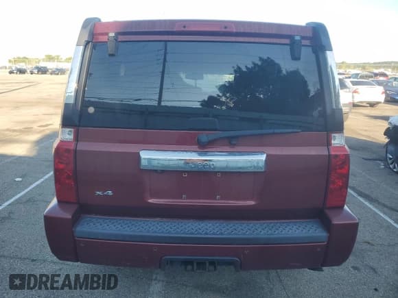 ✅ 2008 Jeep Commander Overland • VIN: 1J8HG68288C111423 • Лот: 66381584. Опубликован ранее на Copart с пробегом 191 527 миль. Бесплатный доступ к архиву аукционных продаж из США и подробный отчёт об истории автомобиля на DreamBid. Изображение 6.