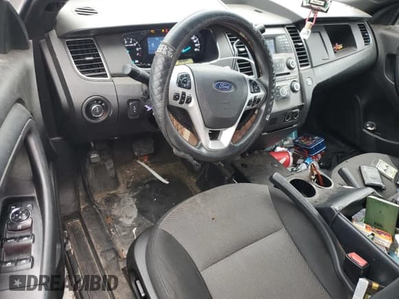 ✅ 2014 Ford Police Interceptor • VIN: 1FAHP2MK0EG148451 • Lot: 69101515. Wystawiony na Copart z przebiegiem 192 918 mil. Bezpłatny archiwum sprzedaży aukcyjnych z USA i szczegółowy raport historii pojazdu na DreamBid. Zdjęcie 8.