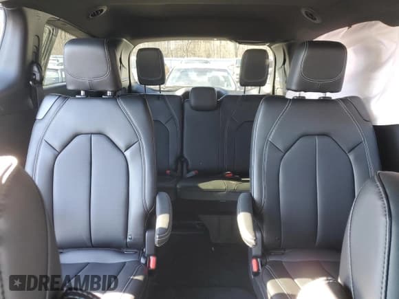 ✅ 2025 Chrysler Voyager LX • VIN: 2C4RC1CG1SR525882 • Lot: 41370945. Listed on Copart with 146 mi. Free auction sales archive from the USA and detailed vehicle history report at DreamBid. Image 10.