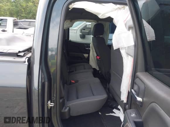 2018 Chevrolet Silverado 1500 LT z VIN 1GCRCREH9JZ111046, wystawiony jako IAAI lot #42837741 z przebiegiem 82 591 mil mil oraz . Historia ofert i sprzedaży dostępna na DreamBid. Obrazek 8.