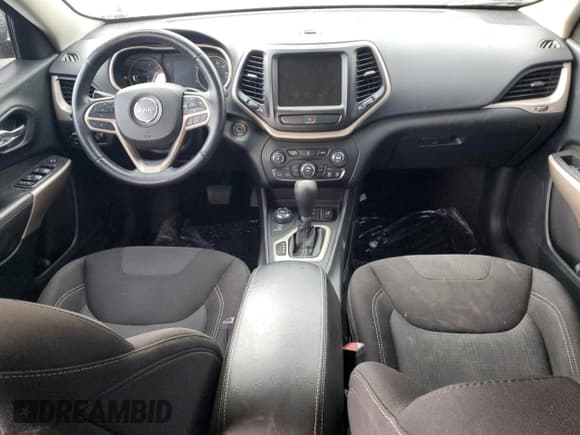 ✅ 2017 Jeep Cherokee Latitude • VIN: 1C4PJMCBXHW663858 • Лот: 64079825. Опубликован ранее на Copart с пробегом 117 606 миль. Бесплатный доступ к архиву аукционных продаж из США и подробный отчёт об истории автомобиля на DreamBid. Изображение 8.