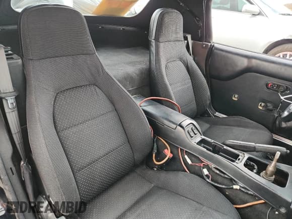 ✅ 1997 Mazda MX-5 Miata • VIN: JM1NA3538V0723433 • Lot: 85546995. Wystawiony na Copart z przebiegiem 189 280 mil. Bezpłatny archiwum sprzedaży aukcyjnych z USA i szczegółowy raport historii pojazdu na DreamBid. Zdjęcie 10.