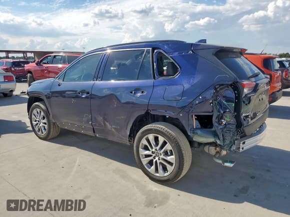 ✅ 2025 Toyota RAV4 XLE Premium • VIN: 2T3C1RFV5SW368111 • Лот: 82267715. Опубликован ранее на Copart с пробегом 11 611 миль. Бесплатный доступ к архиву аукционных продаж из США и подробный отчёт об истории автомобиля на DreamBid. Изображение 2.