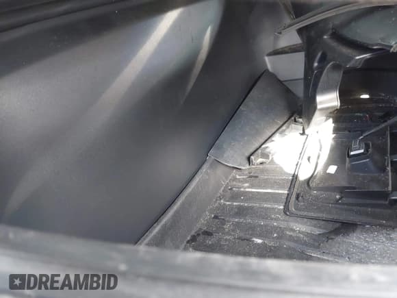 ✅ 2022 Tesla Model Y Long Range • VIN: 7SAYGDEE4NF432760 • Lot: 43765345. Wystawiony na IAAI z przebiegiem Nie podano. Bezpłatny archiwum sprzedaży aukcyjnych z USA i szczegółowy raport historii pojazdu na DreamBid. Zdjęcie 10.