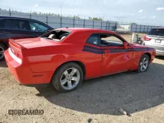 2009 Dodge Challenger SE z VIN 2B3LJ44VX9H600218, wystawiony jako Copart lot #69623315 z przebiegiem 245 383 mil mil oraz Nie do naprawy • Non repairable. Historia ofert i sprzedaży dostępna na DreamBid. Obrazek 3.