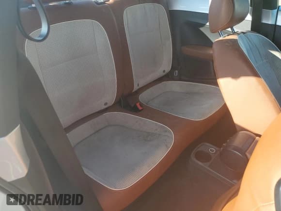 ✅ 2015 Volkswagen Beetle 1.8T • VIN: 3VWF17AT2FM656468 • Лот: 70758065. Опубликован ранее на Copart с пробегом 128 068 миль. Бесплатный доступ к архиву аукционных продаж из США и подробный отчёт об истории автомобиля на DreamBid. Изображение 10.