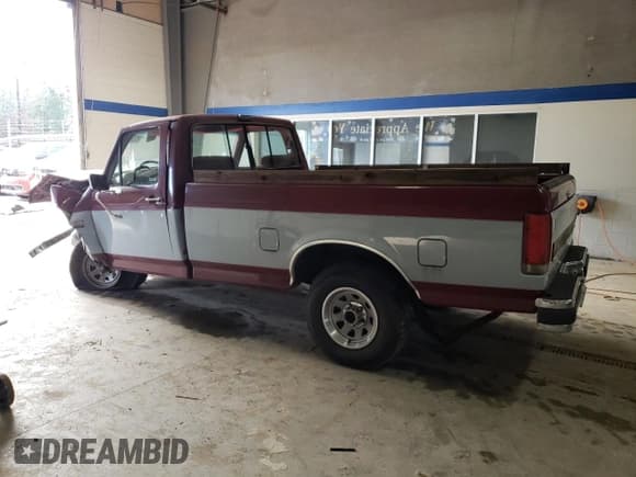 ✅ 1989 Ford F-150 • VIN: 1FTDF15Y1KNB49298 • Lot: 85280274. Wystawiony na Copart z przebiegiem 63 648 mil. Bezpłatny archiwum sprzedaży aukcyjnych z USA i szczegółowy raport historii pojazdu na DreamBid. Zdjęcie 2.