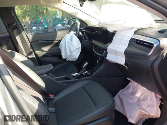 ✅ 2024 Buick Encore GX Sport Touring • VIN: KL4AMESL2RB187153 • Lot: 42483236. Wystawiony na IAAI z przebiegiem Nie podano. Bezpłatny archiwum sprzedaży aukcyjnych z USA i szczegółowy raport historii pojazdu na DreamBid. Zdjęcie 5.