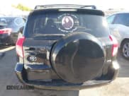 ✅ 2006 Toyota RAV4 • VIN: JTMBD33V066019787 • Lot: 43464810. Wystawiony na IAAI z przebiegiem 152 427 mil. Bezpłatny archiwum sprzedaży aukcyjnych z USA i szczegółowy raport historii pojazdu na DreamBid. Zdjęcie 17.