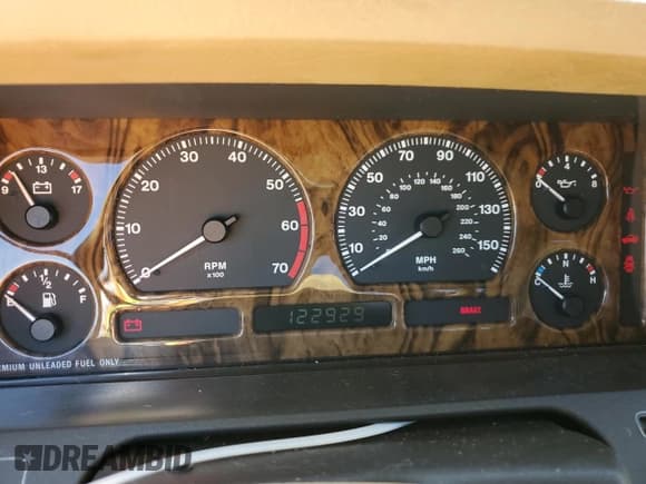 ✅ 1992 Jaguar XJ • VIN: SAJMY1746NC657319 • Лот: 50128685. Опубликован ранее на Copart с пробегом 122 929 миль. Бесплатный доступ к архиву аукционных продаж из США и подробный отчёт об истории автомобиля на DreamBid. Изображение 9.