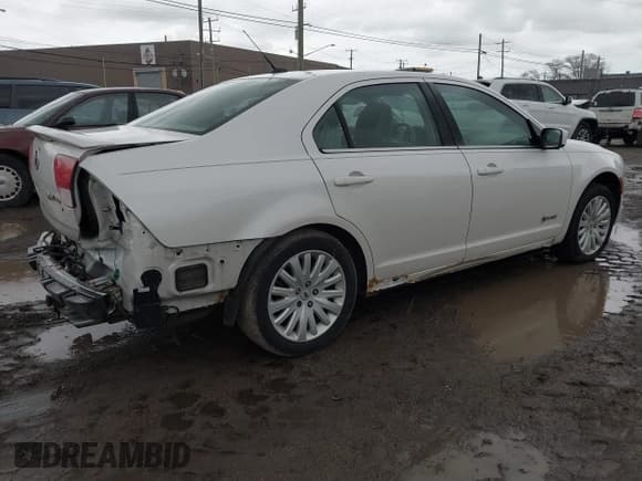 ✅ 2010 Mercury Milan Hybrid • VIN: 3MEDM0L37AR654943 • Lot: 41694250. Listed on IAAI with 195,066 mi. Free auction sales archive from the USA and detailed vehicle history report at DreamBid. Image 4.
