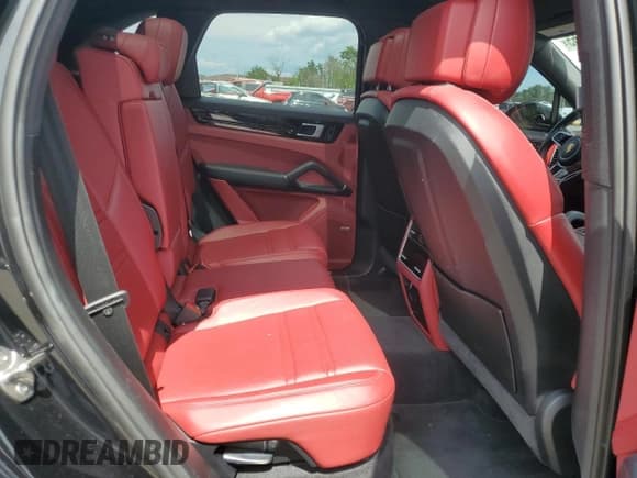 ✅ 2019 Porsche Cayenne S • VIN: WP1AB2AY2KDA62640 • Lot: 70384665. Wystawiony na Copart z przebiegiem 65 213 mil. Bezpłatny archiwum sprzedaży aukcyjnych z USA i szczegółowy raport historii pojazdu na DreamBid. Zdjęcie 11.