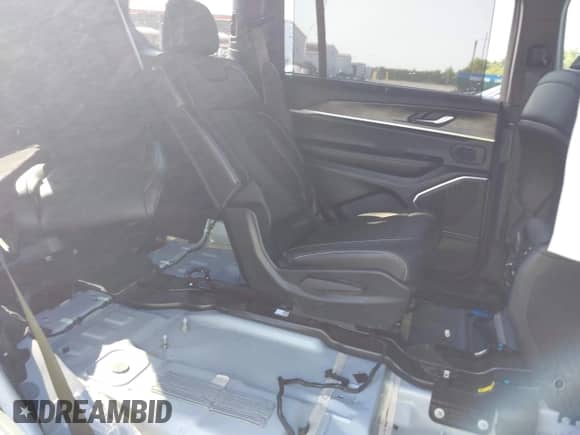 2025 Jeep Grand Cherokee Limited with VIN 1C4RJJBG5S8672323, listed as a IAAI auction lot 43060461 with 4,805 mi miles and . Bid and sale history available at DreamBid. Image 8.