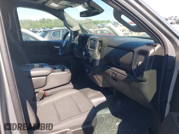 ✅ 2023 Chevrolet Silverado 1500 Custom • VIN: 1GCPABEK1PZ270250 • Lot: 42148020. Wystawiony na IAAI z przebiegiem 14 978 mil. Bezpłatny archiwum sprzedaży aukcyjnych z USA i szczegółowy raport historii pojazdu na DreamBid. Zdjęcie 5.