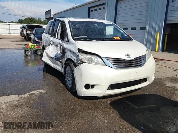 ✅ 2017 Toyota Sienna XLE Premium • VIN: 5TDYZ3DC6HS807002 • Лот: 64998935. Опубликован ранее на Copart с пробегом 178 604 миль. Бесплатный доступ к архиву аукционных продаж из США и подробный отчёт об истории автомобиля на DreamBid. Изображение 15.