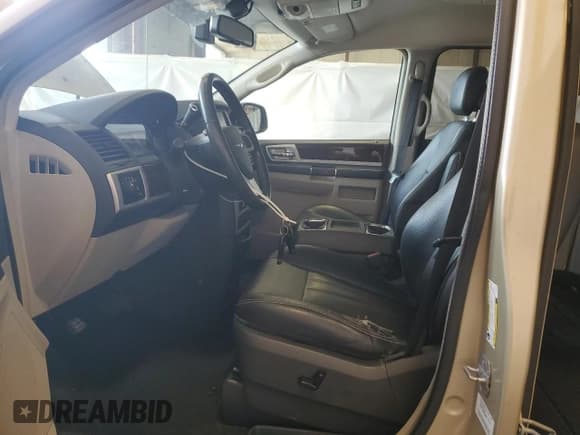 ✅ 2010 Chrysler Town & Country Touring Plus • VIN: 2A4RR8D18AR456960 • Lot: 84434365. Wystawiony na Copart z przebiegiem 171 736 mil. Bezpłatny archiwum sprzedaży aukcyjnych z USA i szczegółowy raport historii pojazdu na DreamBid. Zdjęcie 7.