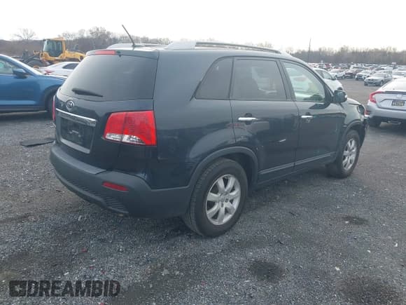 ✅ 2013 Kia Sorento LX • VIN: 5XYKT3A67DG393788 • Lot: 43655319. Listed on IAAI with 256,719 mi. Free auction sales archive from the USA and detailed vehicle history report at DreamBid. Image 4.