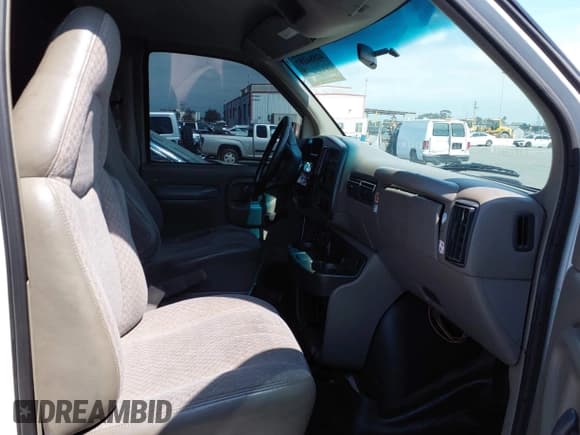 ✅ 2000 GMC Savana • VIN: 1GTHG35R1Y1230112 • Лот: 41884197. Опубликован ранее на IAAI с пробегом 147 975 миль. Бесплатный доступ к архиву аукционных продаж из США и подробный отчёт об истории автомобиля на DreamBid. Изображение 5.