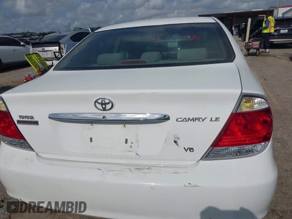 ✅ 2006 Toyota Camry LE • VIN: 4T1BF32K26U624743 • Lot: 42944295. Wystawiony na IAAI z przebiegiem 73 780 mil. Bezpłatny archiwum sprzedaży aukcyjnych z USA i szczegółowy raport historii pojazdu na DreamBid. Zdjęcie 15.