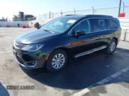 ✅ 2017 Chrysler Pacifica Touring L • VIN: 2C4RC1BG1HR530171 • Lot: 43518165. Wystawiony na IAAI z przebiegiem 106 721 mil. Bezpłatny archiwum sprzedaży aukcyjnych z USA i szczegółowy raport historii pojazdu na DreamBid. Zdjęcie 18.