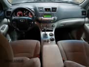 ✅ 2012 Toyota Highlander SE • VIN: 5TDBK3EH3CS133064 • Lot: 86669165. Listed on Copart with 203,801 mi. Free auction sales archive from the USA and detailed vehicle history report at DreamBid. Image 8.