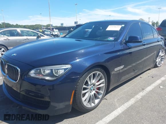 ✅ 2014 BMW 7 Series 750i xDrive • VIN: WBAYB6C50ED225023 • Lot: 43158633. Wystawiony na IAAI z przebiegiem 111 418 mil. Bezpłatny archiwum sprzedaży aukcyjnych z USA i szczegółowy raport historii pojazdu na DreamBid. Zdjęcie 17.