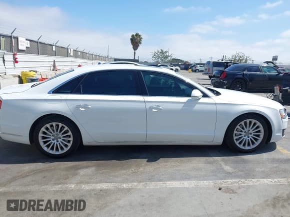 ✅ 2015 Audi A8 4.0T • VIN: WAU32AFD0FN007028 • Lot: 42719029. Wystawiony na IAAI z przebiegiem 75 203 mil. Bezpłatny archiwum sprzedaży aukcyjnych z USA i szczegółowy raport historii pojazdu na DreamBid. Zdjęcie 14.