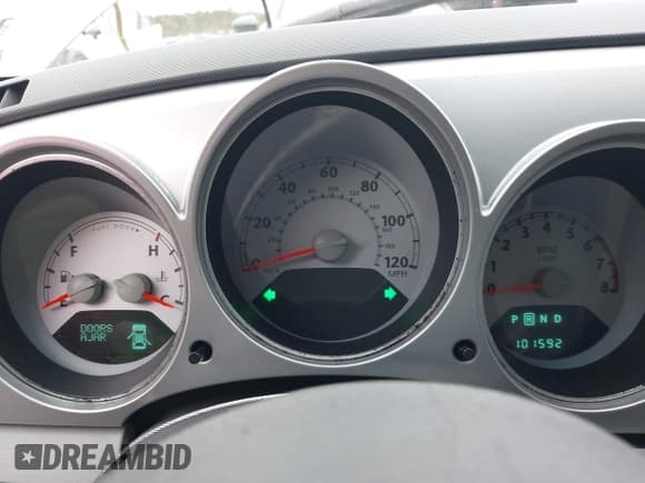 ✅ 2008 Chrysler PT Cruiser • VIN: 3A8FY48B28T130823 • Lot: 43827631. Wystawiony na IAAI z przebiegiem 101 592 mil. Bezpłatny archiwum sprzedaży aukcyjnych z USA i szczegółowy raport historii pojazdu na DreamBid. Zdjęcie 7.