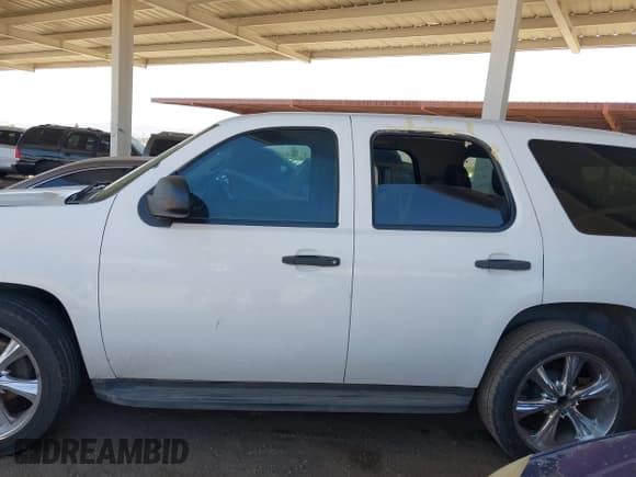 ✅ 2012 Chevrolet Tahoe Commercial • VIN: 1GNLC2E06CR265571 • Lot: 42122365. Wystawiony na IAAI z przebiegiem 180 851 mil. Bezpłatny archiwum sprzedaży aukcyjnych z USA i szczegółowy raport historii pojazdu na DreamBid. Zdjęcie 14.