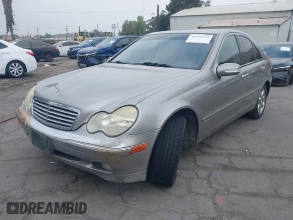 ✅ 2004 Mercedes-Benz C 240 • VIN: WDBRF61J14A563427 • Lot: 42998435. Wystawiony na IAAI z przebiegiem 148 406 mil. Bezpłatny archiwum sprzedaży aukcyjnych z USA i szczegółowy raport historii pojazdu na DreamBid. Zdjęcie 2.