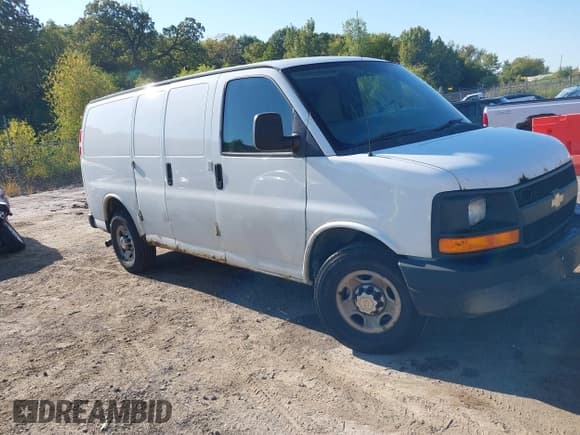 ✅ 2012 Chevrolet Express Cargo • VIN: 1GCZGTCAXC1180840 • Lot: 43242320. Wystawiony na IAAI z przebiegiem 399 391 mil. Bezpłatny archiwum sprzedaży aukcyjnych z USA i szczegółowy raport historii pojazdu na DreamBid. Zdjęcie 1.