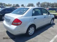 ✅ 2007 Nissan Versa S • VIN: 3N1BC11E07L453924 • Лот: 42671220. Опубликован ранее на IAAI с пробегом 129 869 миль. Бесплатный доступ к архиву аукционных продаж из США и подробный отчёт об истории автомобиля на DreamBid. Изображение 4.