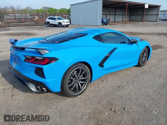 ✅ 2023 Chevrolet Corvette 2LT • VIN: 1G1YB2D41P5135323 • Lot: 41914578. Listed on IAAI with 4,957 mi. Free auction sales archive from the USA and detailed vehicle history report at DreamBid. Image 4.