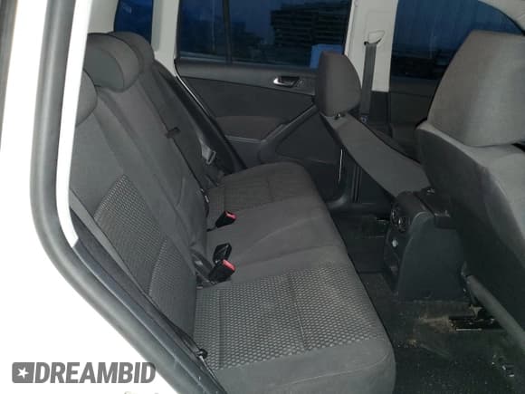 ✅ 2010 Volkswagen Tiguan S • VIN: WVGAV7AX6AW520790 • Lot: 93740975. Wystawiony na Copart z przebiegiem 141 303 mil. Bezpłatny archiwum sprzedaży aukcyjnych z USA i szczegółowy raport historii pojazdu na DreamBid. Zdjęcie 11.