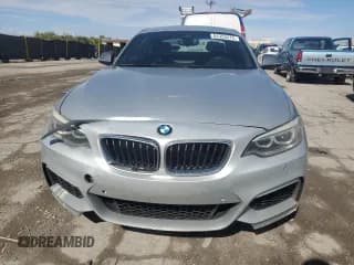 ✅ 2015 BMW 2 Series M235i xDrive • VIN: WBA1J9C57FVX98888 • Лот: 84353475. Опубликован ранее на Copart с пробегом 167 420 миль. Бесплатный доступ к архиву аукционных продаж из США и подробный отчёт об истории автомобиля на DreamBid. Изображение 5.